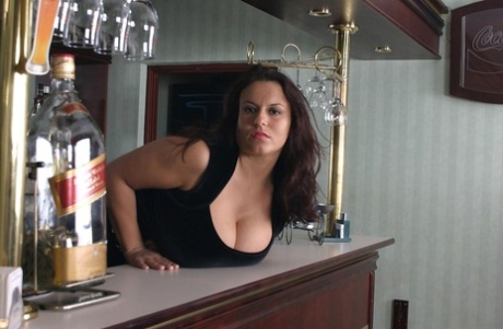chubby ladies wearing tight clothes sexy img