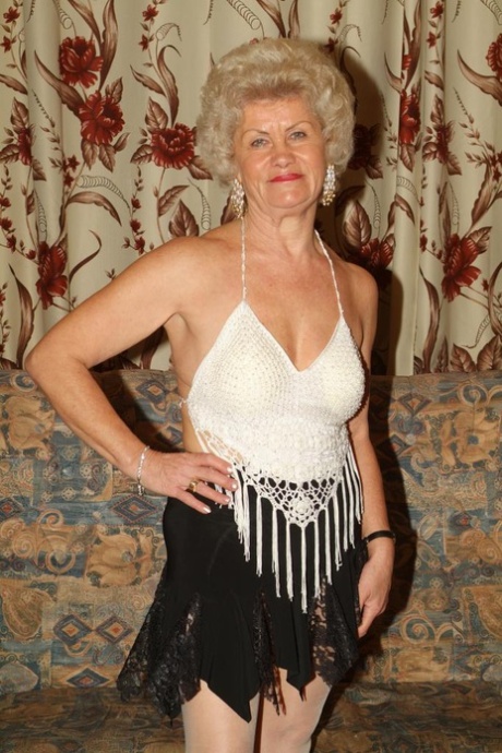 curvy milf tittyfucked in the bedroom hd pictures