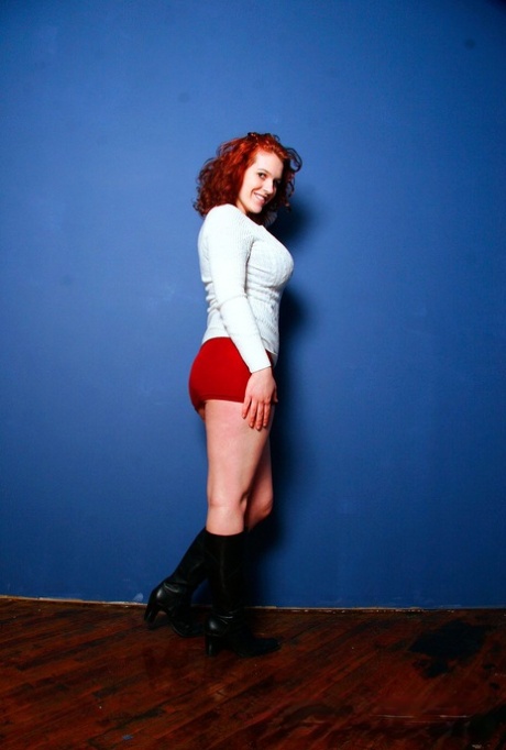 thick lightskin mom adult photos