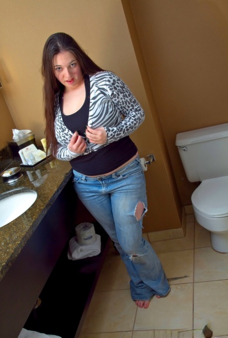 chubby girl squirt burst pee top pictures