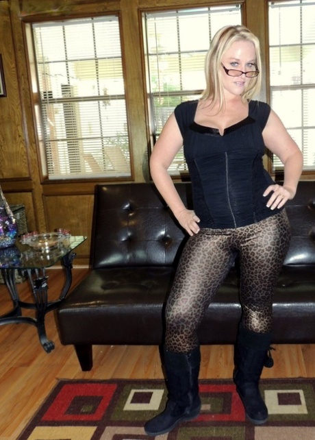 curvy krista sex gallery