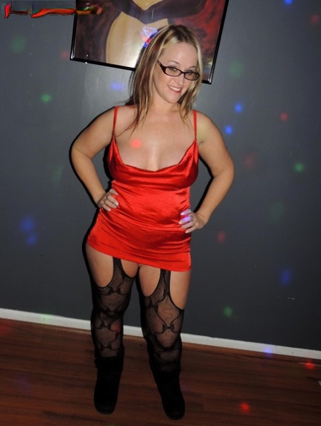 big booth hotel body sexy pictures
