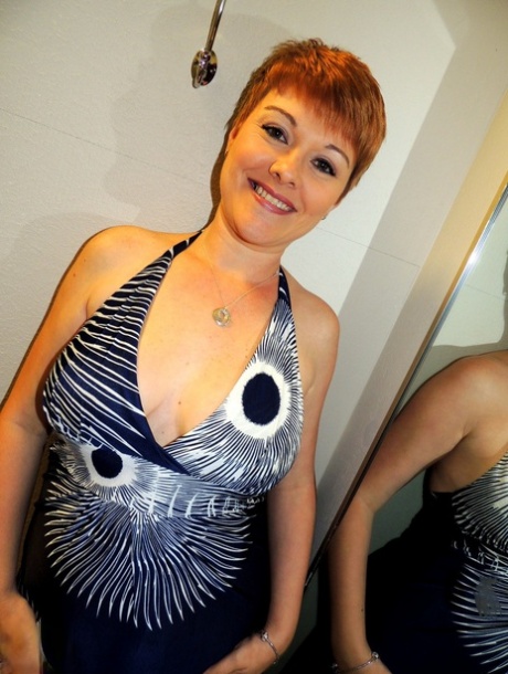 curvy latina rose monroe getting erotic photo