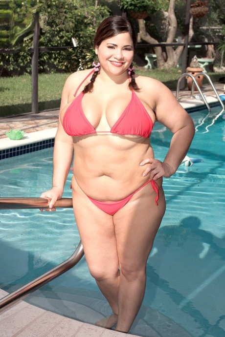 thick chics naked img