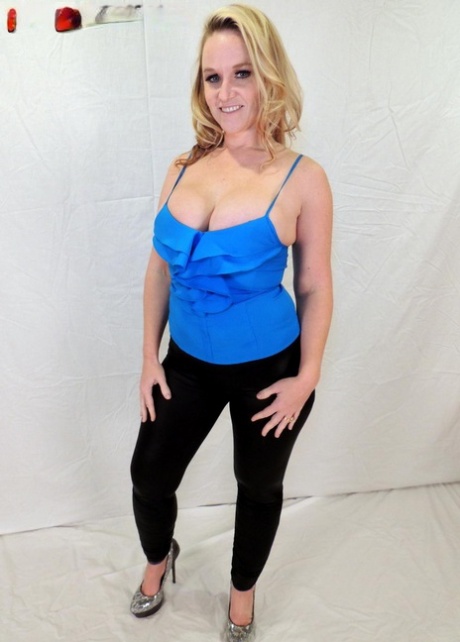 thick pregnant girl free porn photos