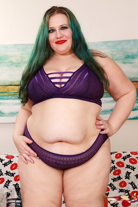 bbw hooker getting a cum facial adult pic
