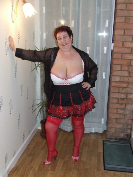 tall thick redhead naked picture