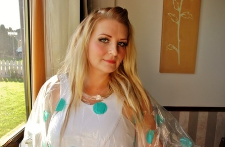 curvy coworker free xxx gallery