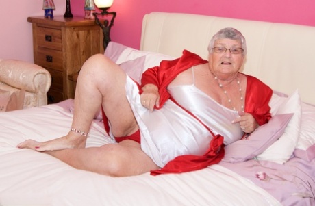 plumper in fishnets rides his black rod sexy nudes images