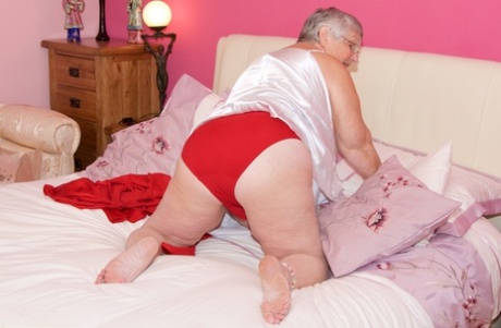 fat bitches fuck guy erotic pics