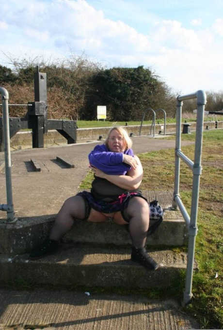 curvy sooohia adult pics