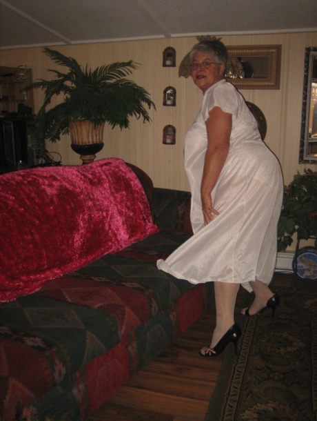 bbw girls kissing art nude galleries