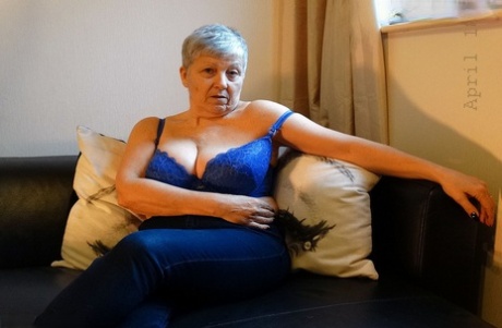 thick mona free naked pic