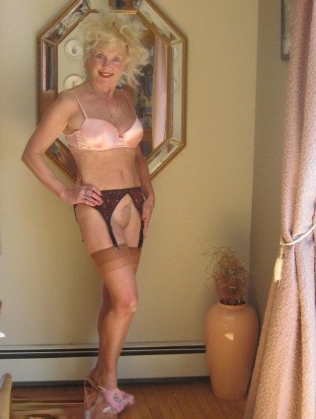 thick venezuelan girl free naked pictures