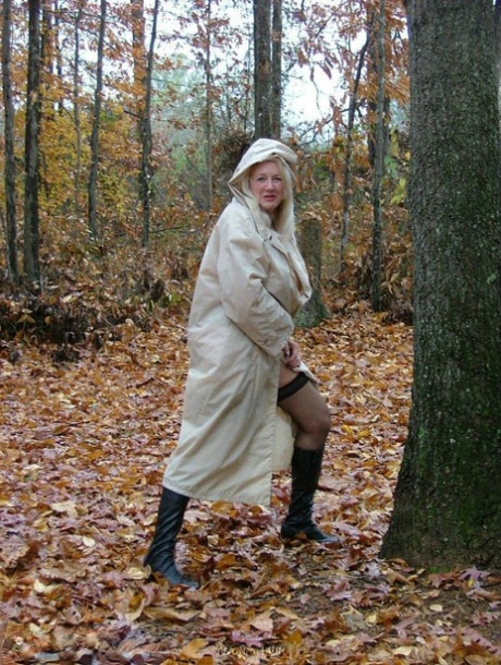 mature bbw ass spreading free nude archive