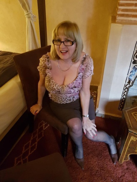 milfglasseslibrariancurvypantyhosecrotchless hot porn gallery