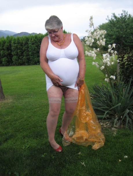fat ass sweatpants free nude image