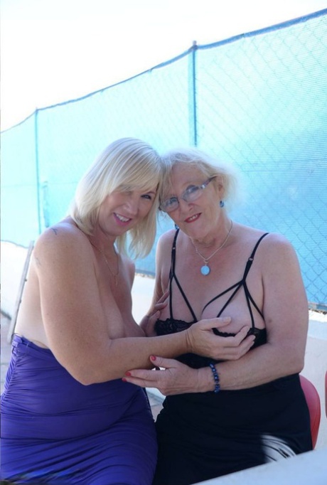 bbw submissive white milf shows her ass and gets spanked sexy nude galleries