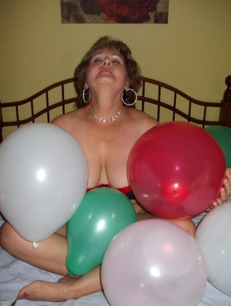 big ass and big tits babe fucks machine art naked gallery