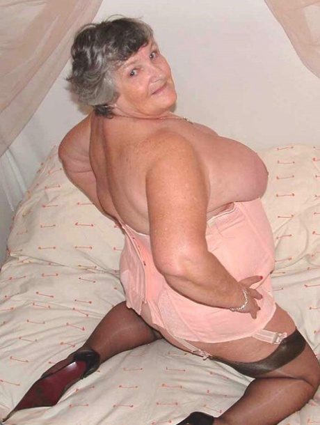 thick girl interracial free naked pictures