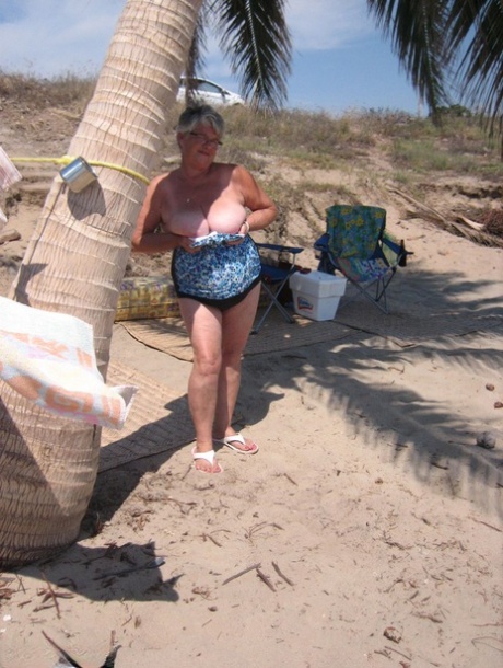 curvy arab milf nice img