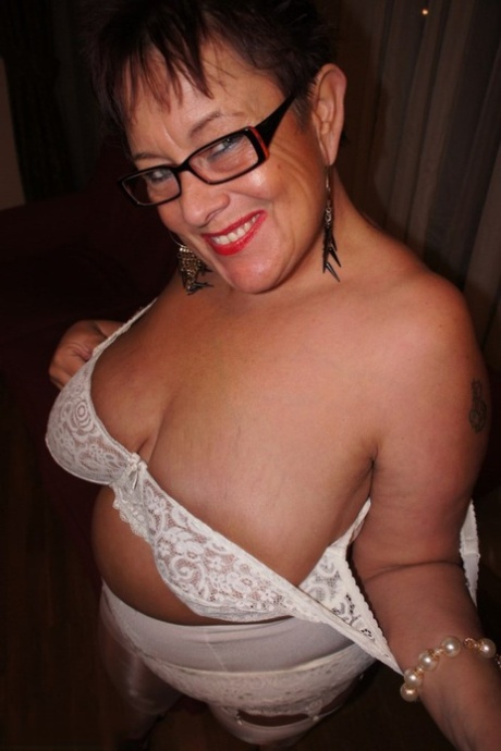 fat teen using her toy to masturbate beautiful porn pictures