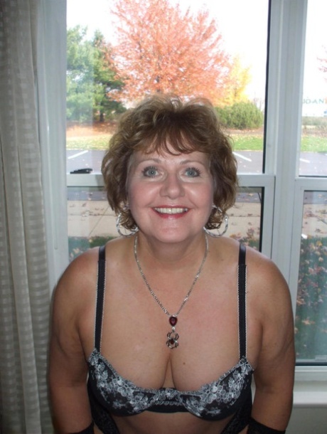 huge big boovs bbw mom sexy naked photo