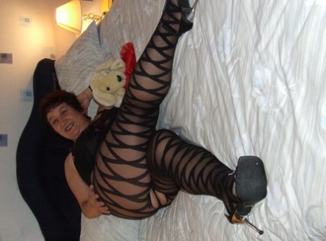 fat brunette teen nude pics