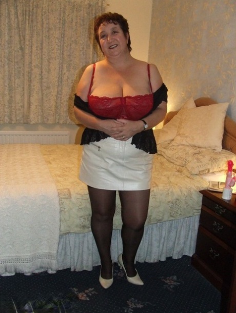 white pear bbw walking sexy nudes photo