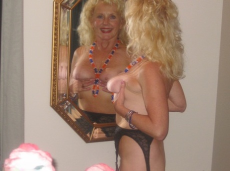 thick blonde mommy pornos image