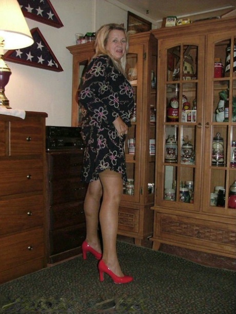 mature plump huge saggy juggs art porn gallery