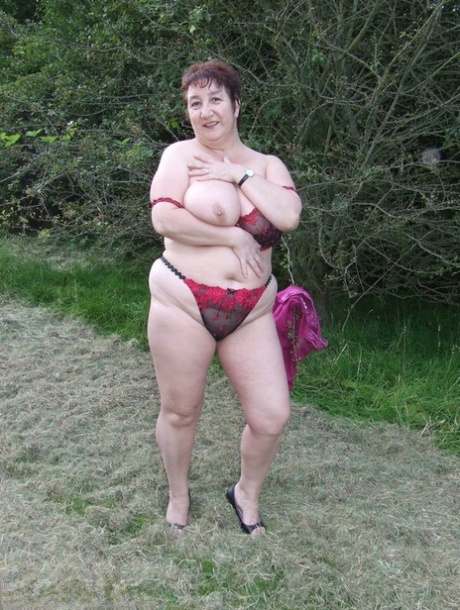 bbw running naked beautiful porn galleries