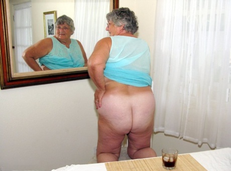 oiled bbw babe bates on cam art xxx image