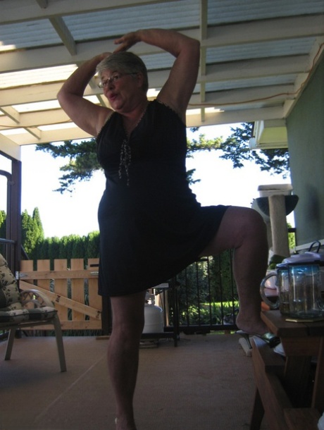 bbw eating cake top gallery