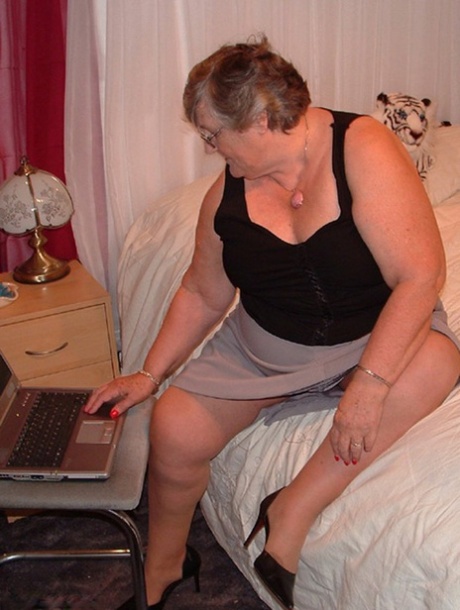 bubble butt jamaican bottom showing off my thick ass hot naked pictures