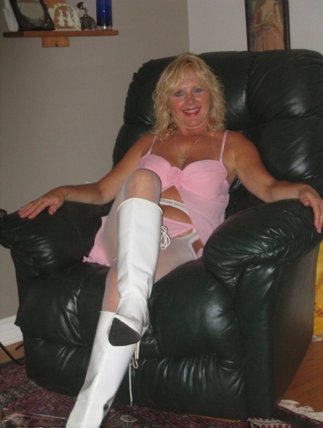 curvy older women having solo fun alpha porno hot xxx images