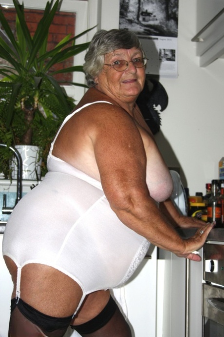 voluptuous nude women gallery perfect pictures