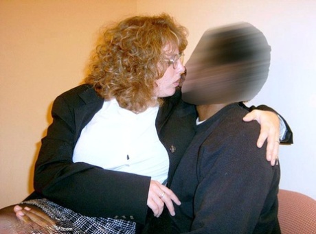 thick chubby amateur milf queef show naked pictures