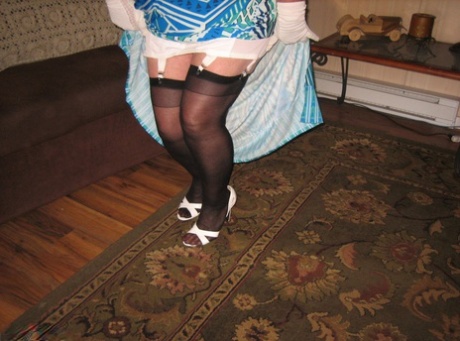 thick lightskin black girl adult gallery
