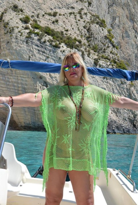 hooked up with this curvy alt girl on tinder pornographic photos