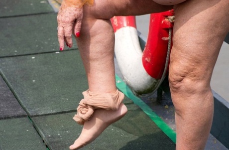 thick ankle exclusive picture