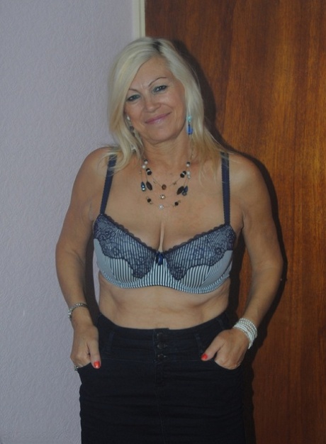 sexy curvy midget sexy nudes galleries