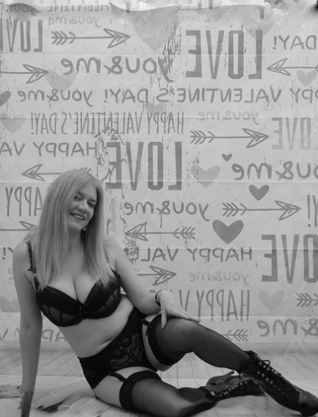 curvy lesbian lingerie hot naked pics