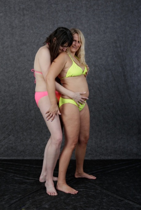 fat booty babe gets pussy fingered adult photo