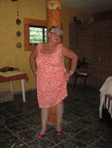 caught fucking fat guy maid beautiful nude photo