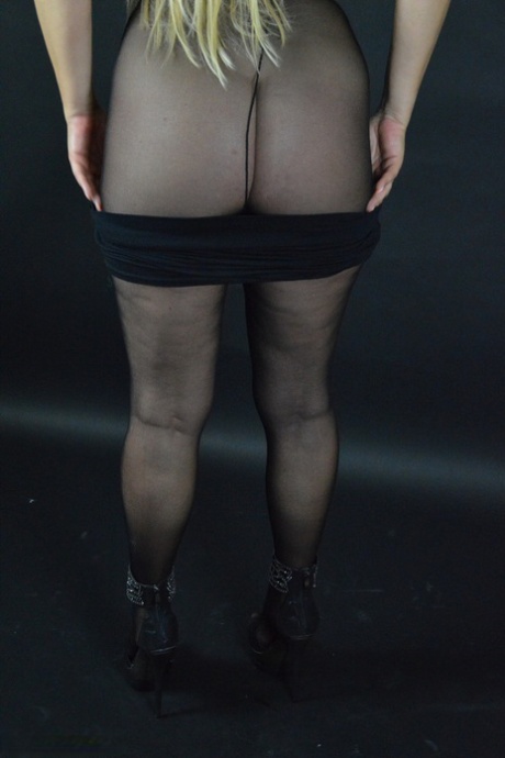 curvy cuban bbw angelina castro spreads cheeks for dark dick pornos photos