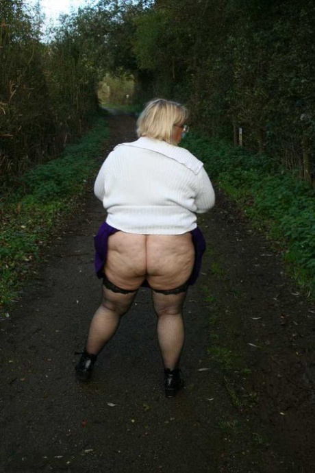 thick leg asian hot nude images