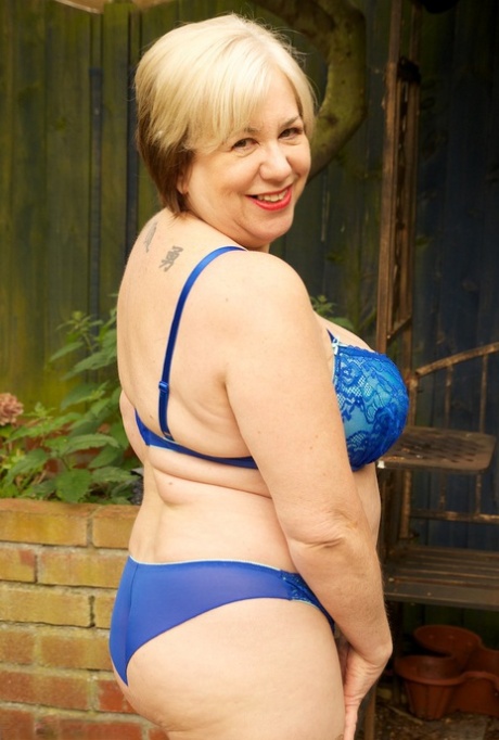 fat mature mom and her son sex image