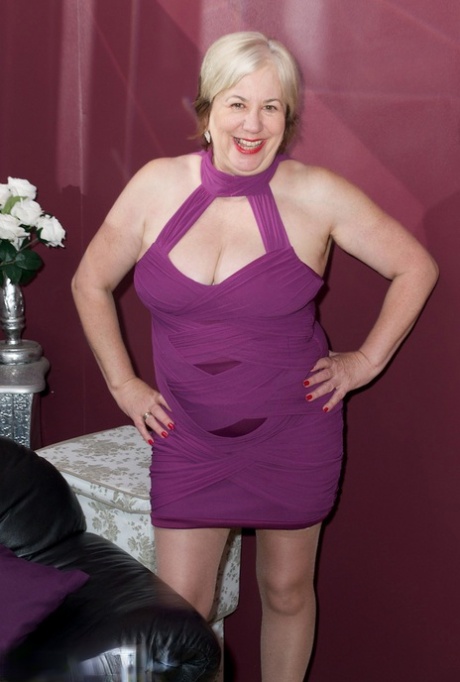 curvy babe stacey m from only secretaries in pantyhose pornographic pics