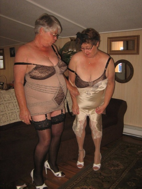 aged brunette plumper kitty cream flashing upskirt ass in beautiful naked photo